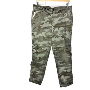 GAP Girlfriend Khaki Pants | 8 | Camo